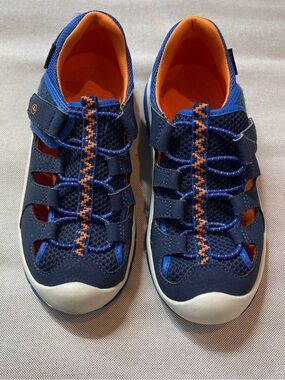 Stride Rite Navy and Orange Washable Kids Water Shoes, Velcro bungee closure.